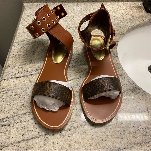 LOUIS VUITTON PASSENGER FLAT SANDAL - Picture 4 of 6